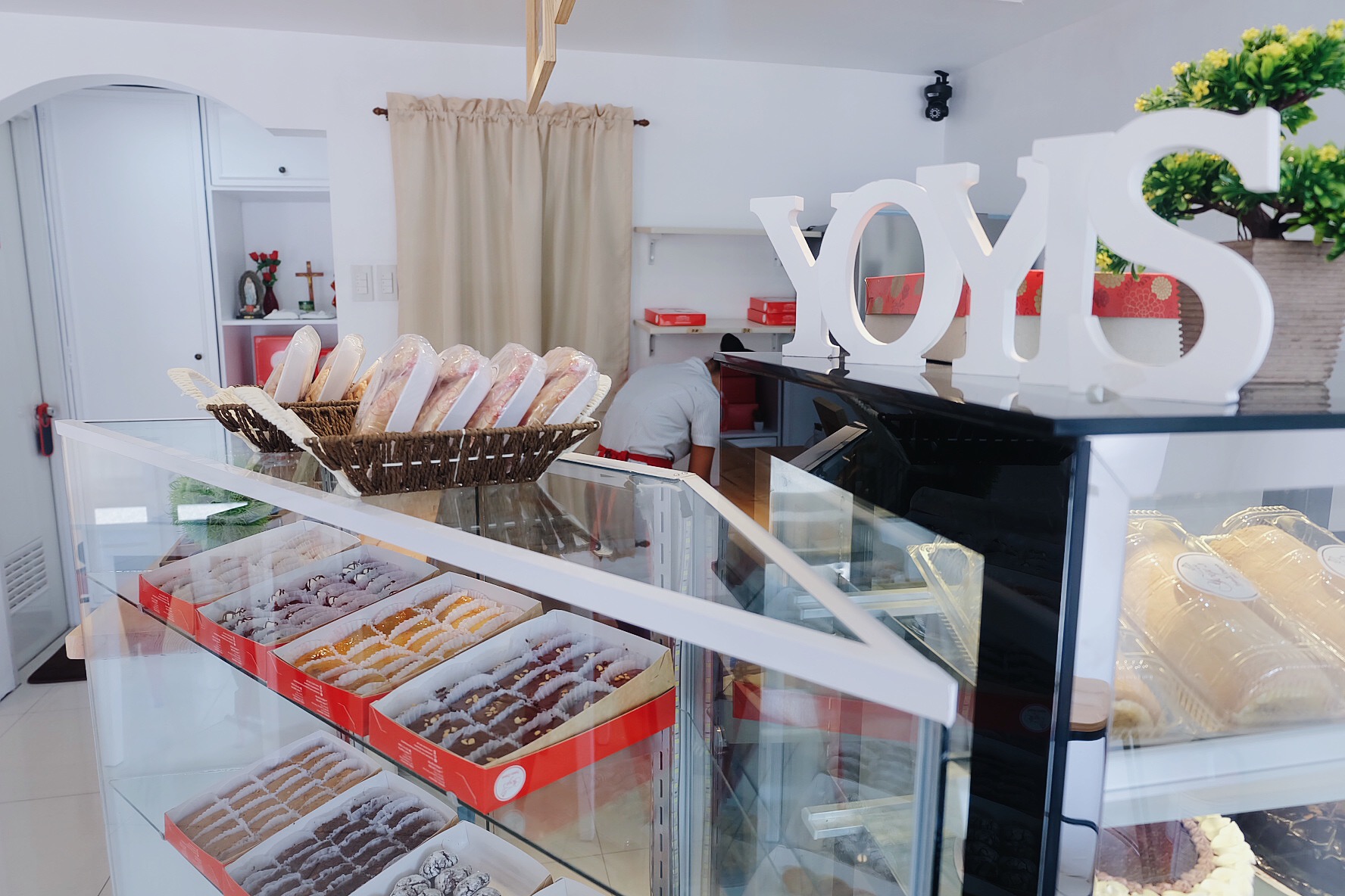 yoyis pastries and desserts - iamkimcharlie