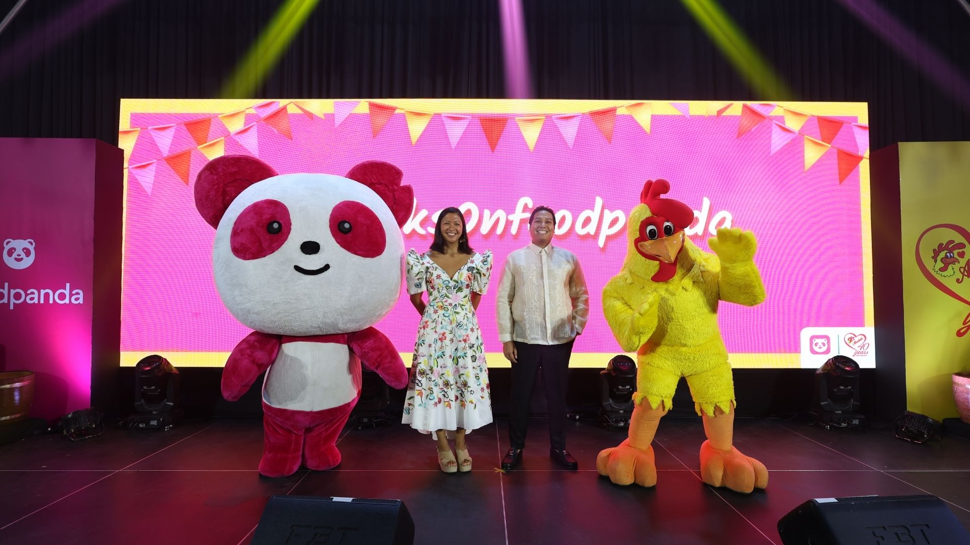 [1] Patricia Jacinto of foodpanda Philippines and Maverick Leonardo T. Javier of Andok's Litson Corporation marked the partnership between the two brands during Pista ng Sarap